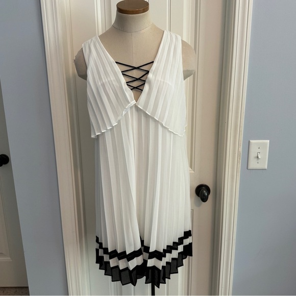 NEW Do+Be White Pleated Mini Dress - Picture 1 of 5